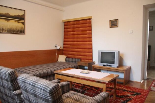 Tancsics maganszallas Pecs - Photo5
