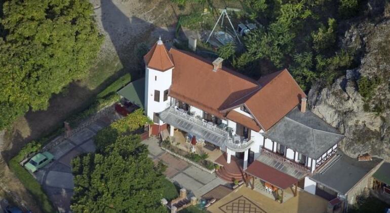 Valcsics Villa Panzio - Photo2