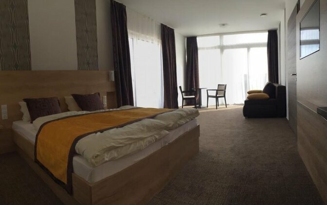 Zsalyaliget Hotel - Photo3