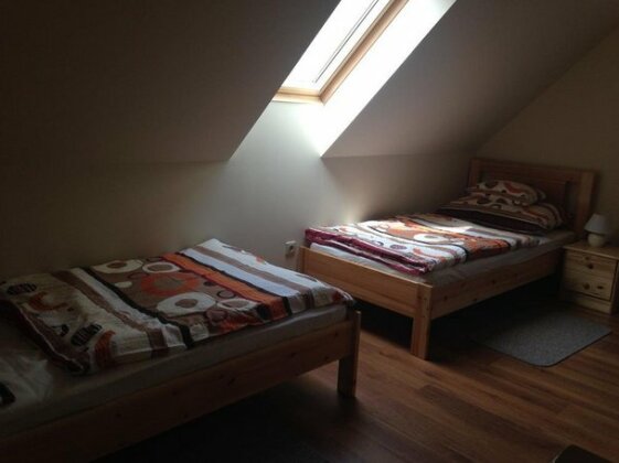  Photo 1