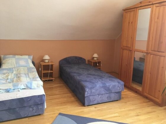 Bozsi Apartman - Photo5
