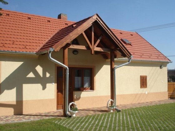 Gerendas Vendeghaz Sarvar - Photo2
