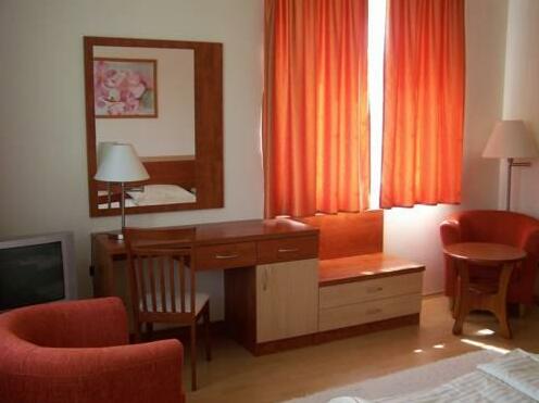 Hotel Relax Apartman Sarvar - Photo2