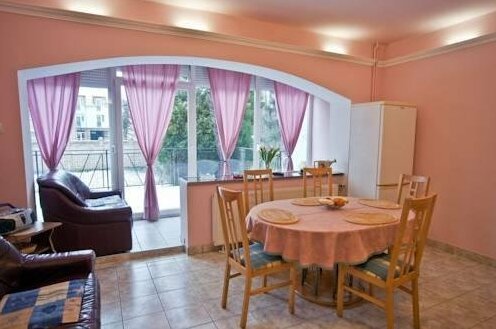 Napsugar Apartmanhaz Sarvar