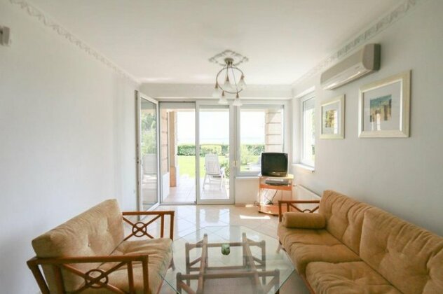 Lakeside Apartment - Photo4
