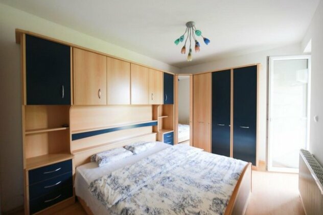 Lakeside Apartment - Photo5