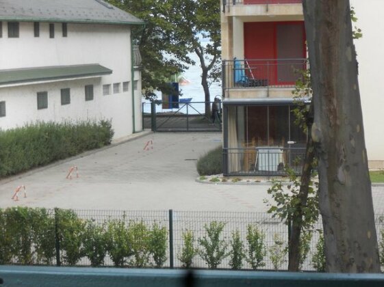  Photo 2