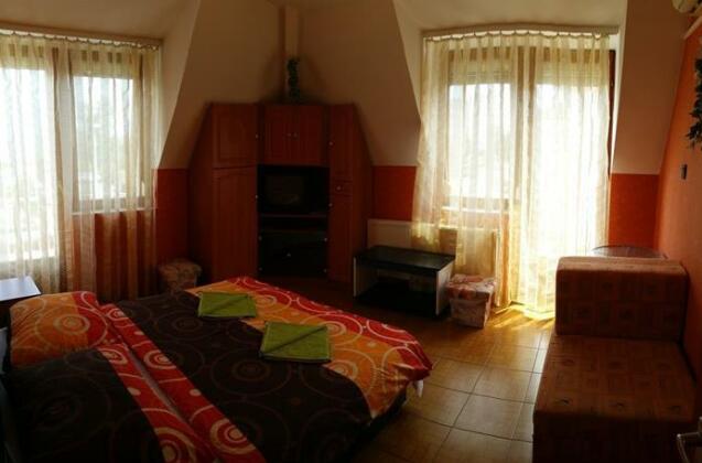 Napsugar Apartmanhaz - Photo4
