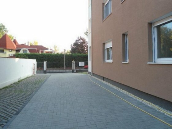 Royal Luxus Wellness Apartman - Photo4