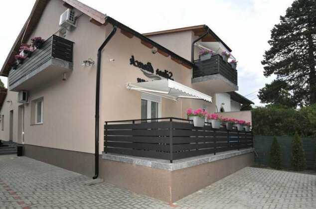 Silver Beach Apartments - Photo2