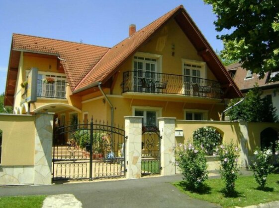 Villa Mikes Siofok - Photo4