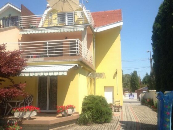 Villa Oazis Siofok - Photo2