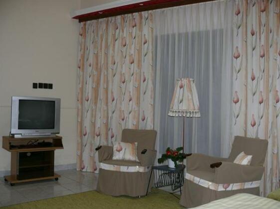Madacsi Vendeghaz - Photo3