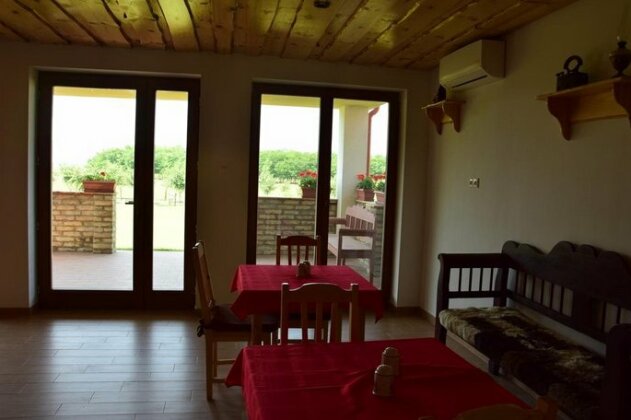 Zoldhalmi Lovas Vendeghaz - Photo4