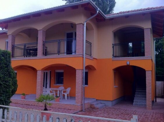 Granada Medences Apartmanhaz - Photo2