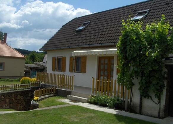 Odor Apartman es Vendeghaz - Photo2