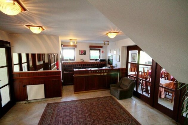 Charlie Hotel - Photo2