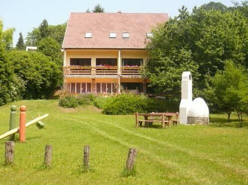 Szilvia Apartmanhaz - Photo2