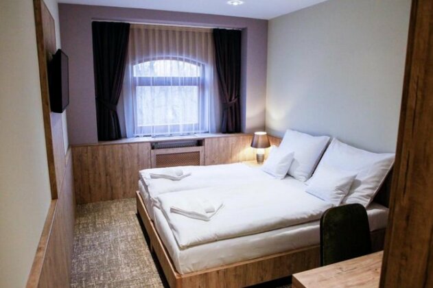 Hunor Hotel es Etterem - Photo2