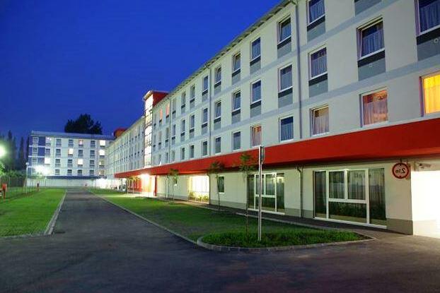 Hotel Magister Youth Hostel - Photo2