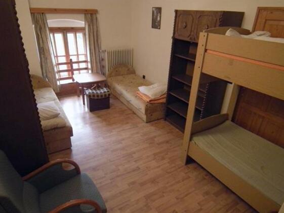 Mindszenty Ifjusagi Haz - Photo3