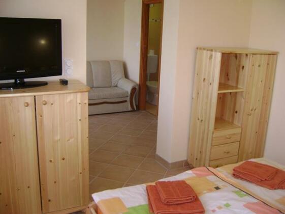 Akacfa Apartmanhaz - Photo2