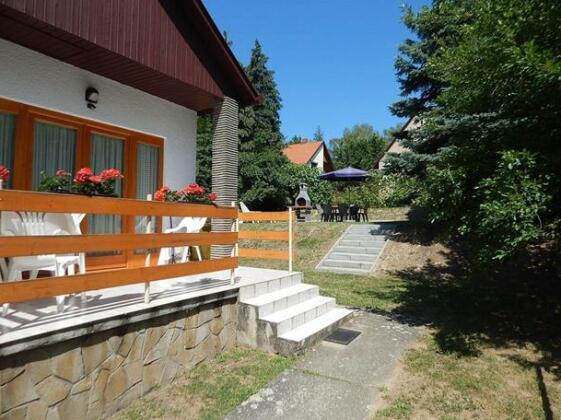 Akacfa Apartmanhaz - Photo3