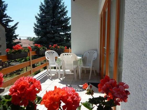 Akacfa Apartmanhaz - Photo4