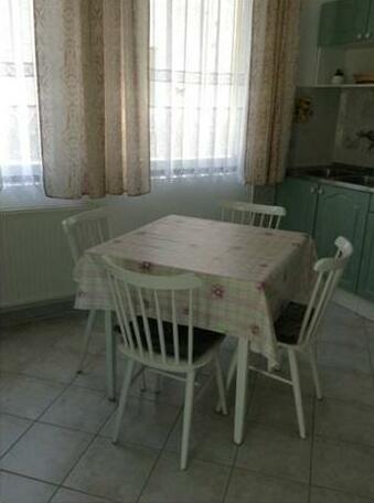 Alom Haz - Photo5