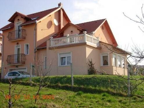 Alsohegyi Apartmanok - Photo3