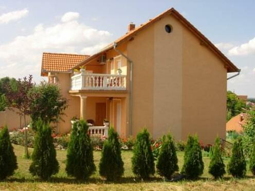 Alsohegyi Apartmanok - Photo4