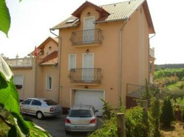 Alsohegyi Apartmanok