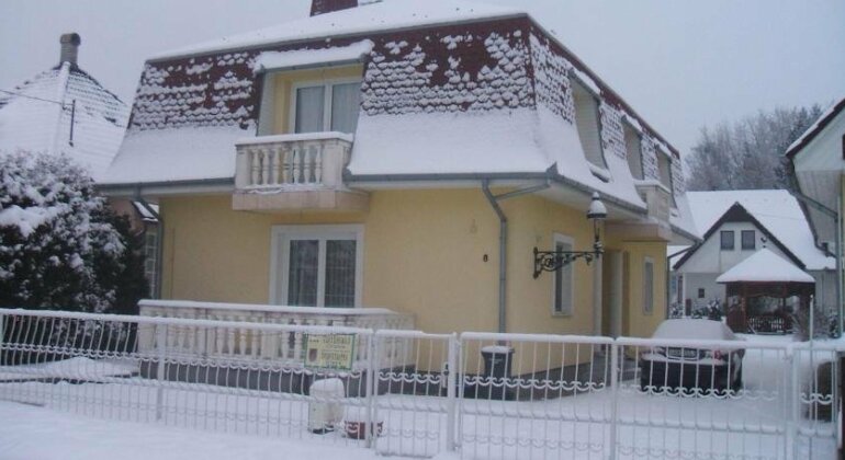 Apartmanhaz Cedrus 8