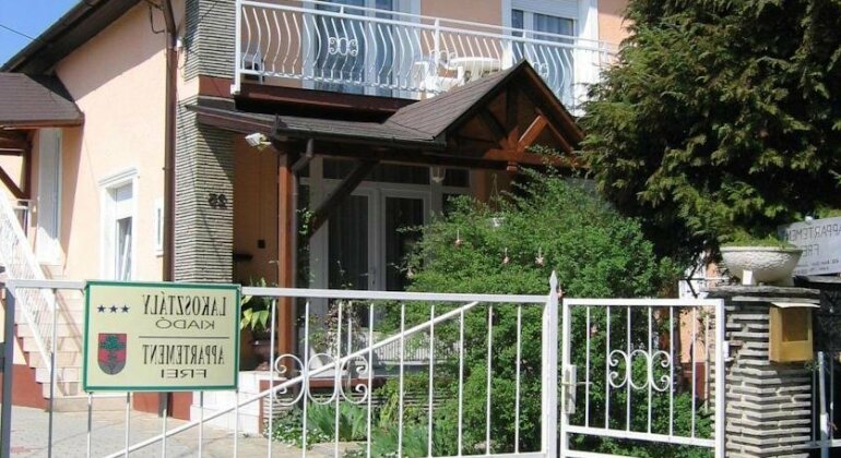 Arany Apartmanhaz II - Photo2