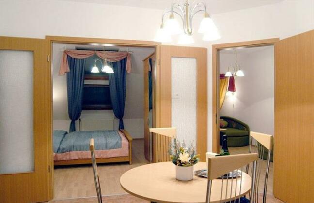 Azur & Smaragd Apartmanhaz - Photo3