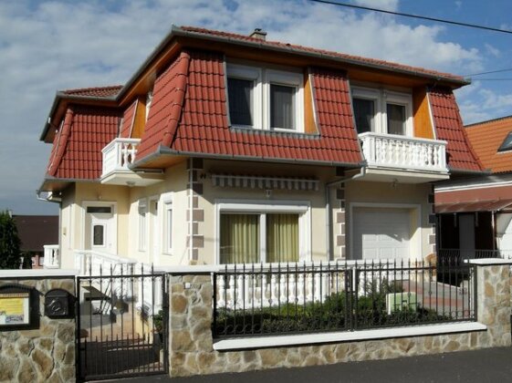 Jozsef Apartments House - Photo2