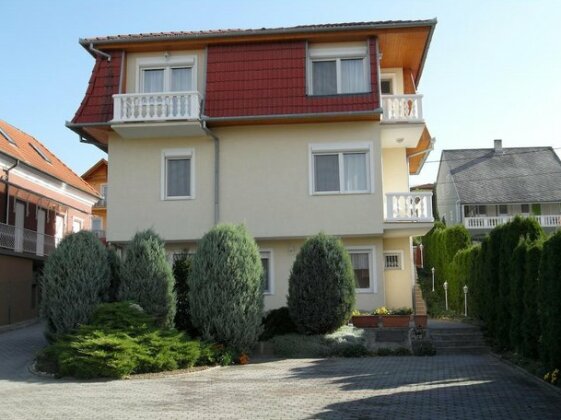 Jozsef Apartments House - Photo3