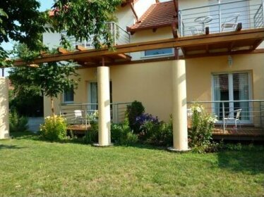 Luca Apartments