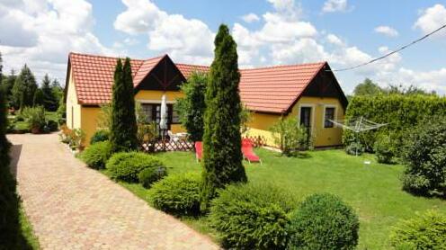 Magyar Apartmanhazak I-III - Photo2