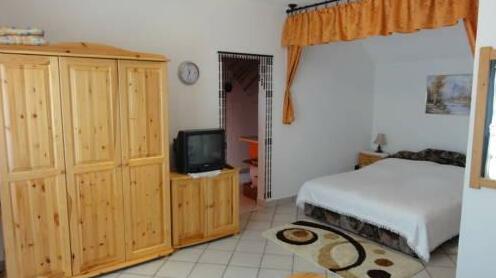 Magyar Apartmanhazak I-III - Photo3