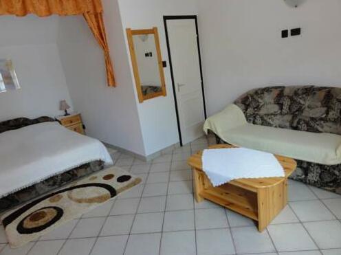 Magyar Apartmanhazak I-III - Photo5
