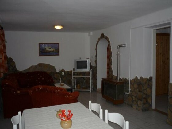 Mariann Apartmanhaz - Photo3
