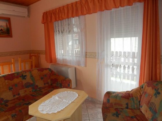 Zsuzsanna Apartmanhaz - Photo5