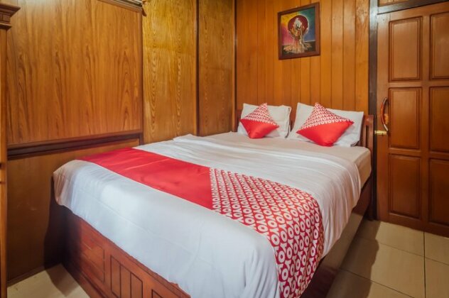 OYO 1300 Crecia Residence - Photo2