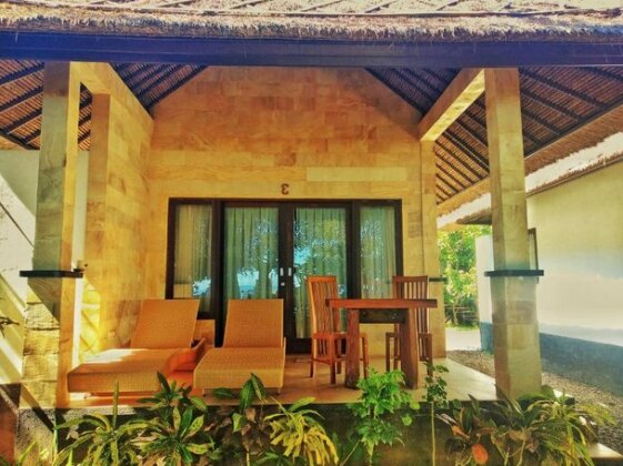 Jemeluk Beach Bungalows - Photo2