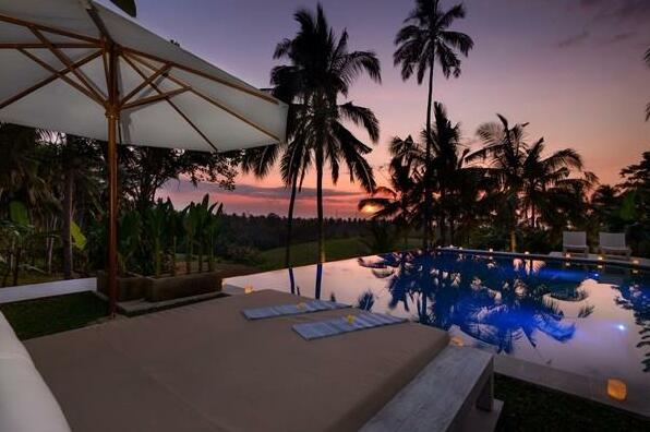 8 Bed/8 Bath Villa In Rice Field Setting - Photo3