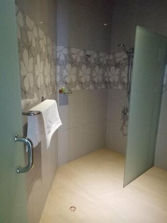 Seventeen Hotel Banda Aceh - Photo4