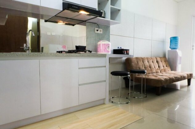 Compact 2BR Northland Apartment Near Ancol By Travelio - Photo2