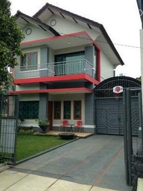 3 Br Villa Astoria Setiabudi Bandung