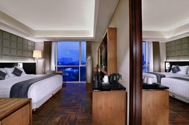 Aston Pasteur Hotel - Photo2